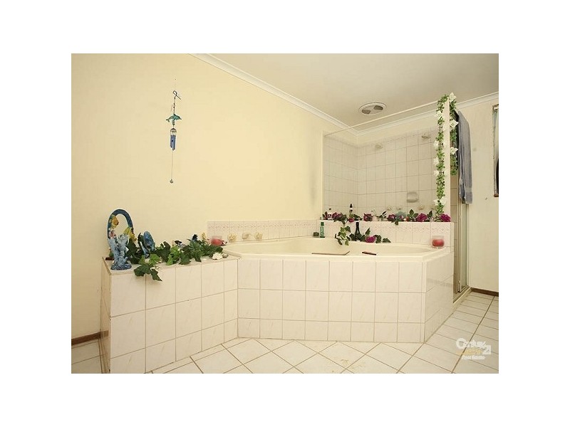 33 Brentwood Crescent, Frankston VIC 3199