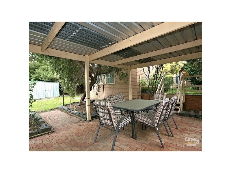 33 Brentwood Crescent, Frankston VIC 3199