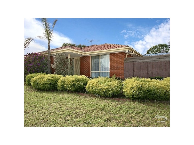 8 Perkins Drive, Carrum Downs VIC 3201