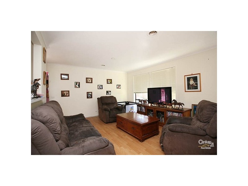 8 Bluegrass Walk, Frankston VIC 3199