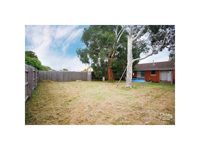 11 & 13 Bouvardia Crescent, Frankston North VIC 3200