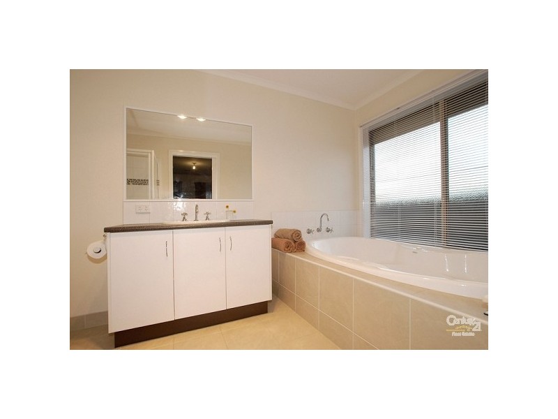 7 Emerald Rise, Skye VIC 3977