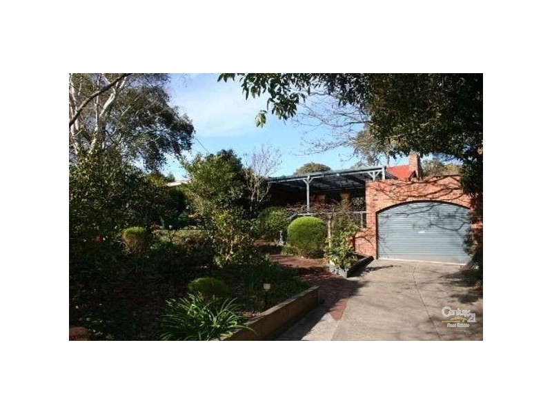 8 Mayfair Court, Frankston VIC 3199