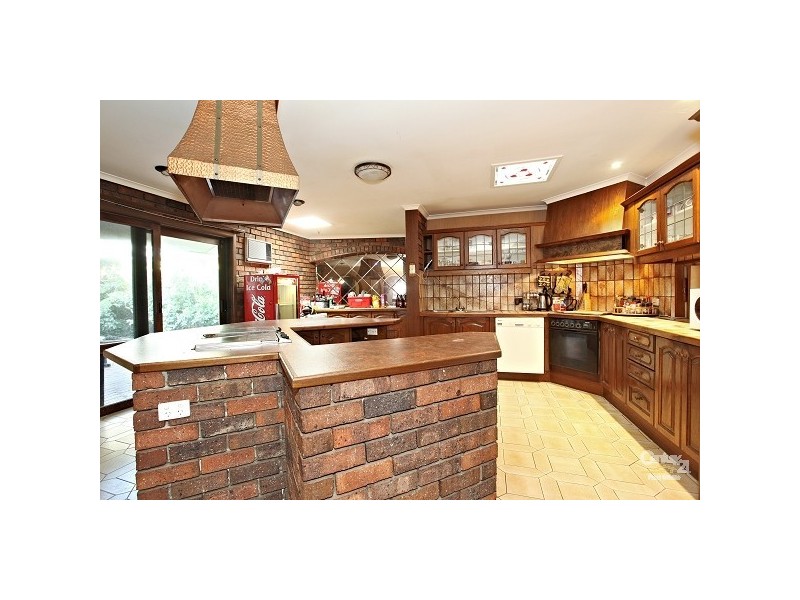 8 Mayfair Court, Frankston VIC 3199