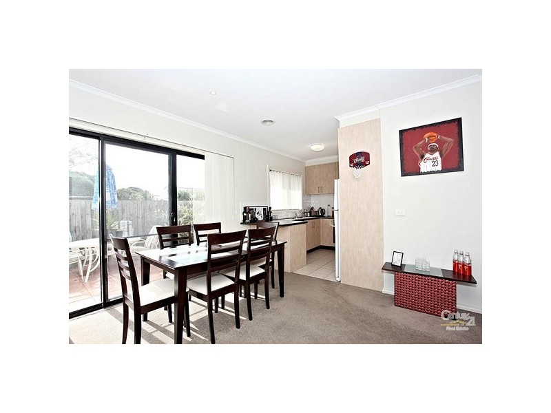 2,53 Railway Parade, Seaford VIC 3198