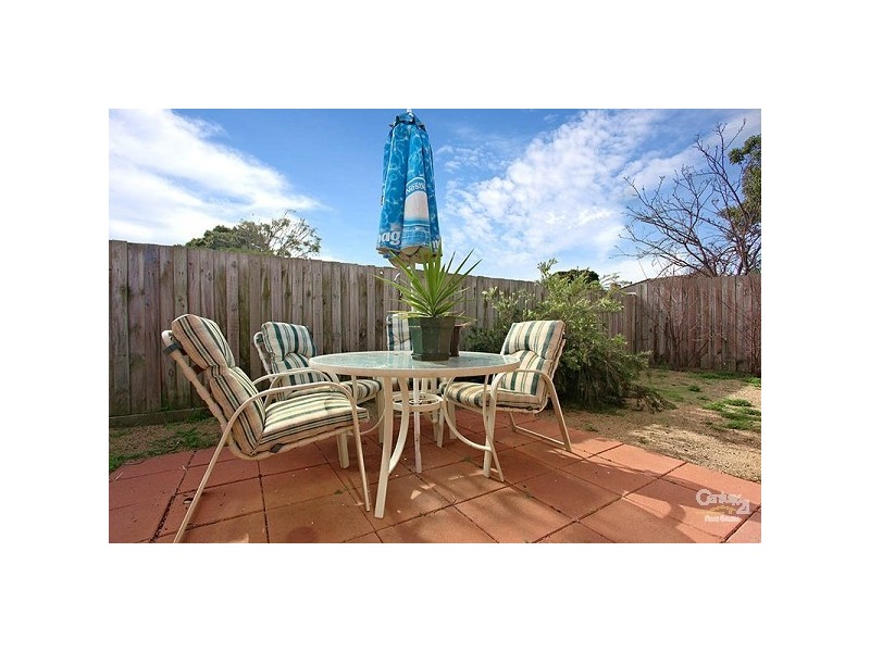 2,53 Railway Parade, Seaford VIC 3198