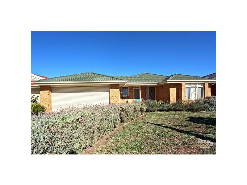 3 Coach House Lane, Skye VIC 3977