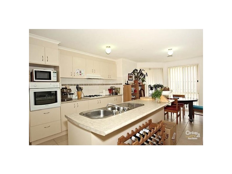 3 Coach House Lane, Skye VIC 3977