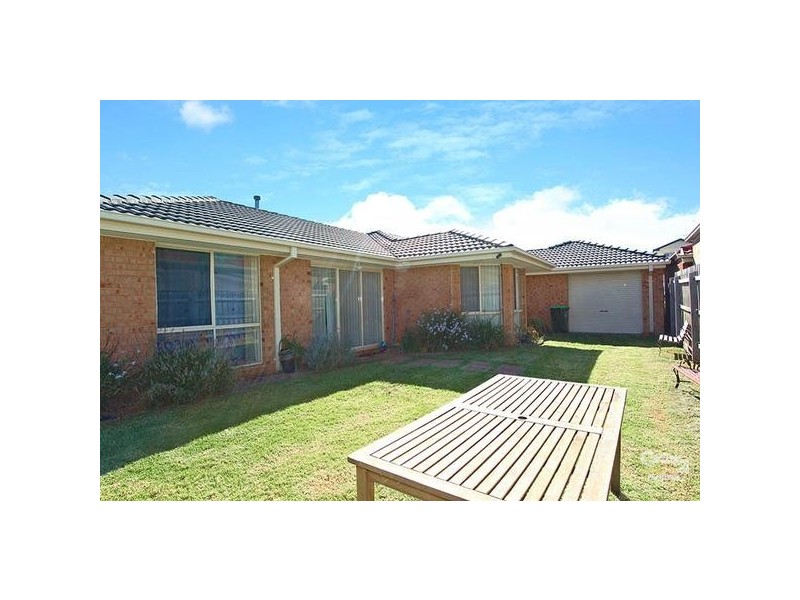 3 Coach House Lane, Skye VIC 3977