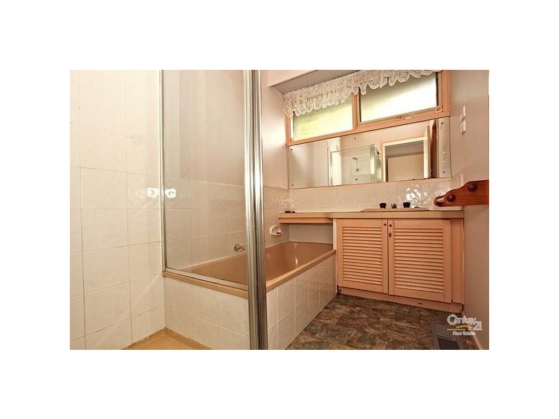 17 Raphael Crescent, Frankston VIC 3199