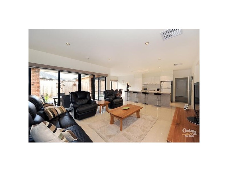 8 Moorgate Avenue, Mount Eliza VIC 3930