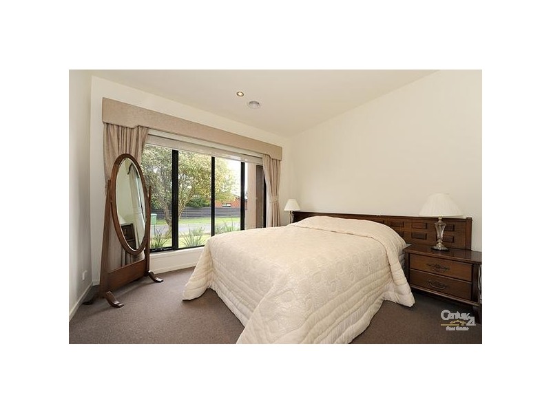 8 Moorgate Avenue, Mount Eliza VIC 3930