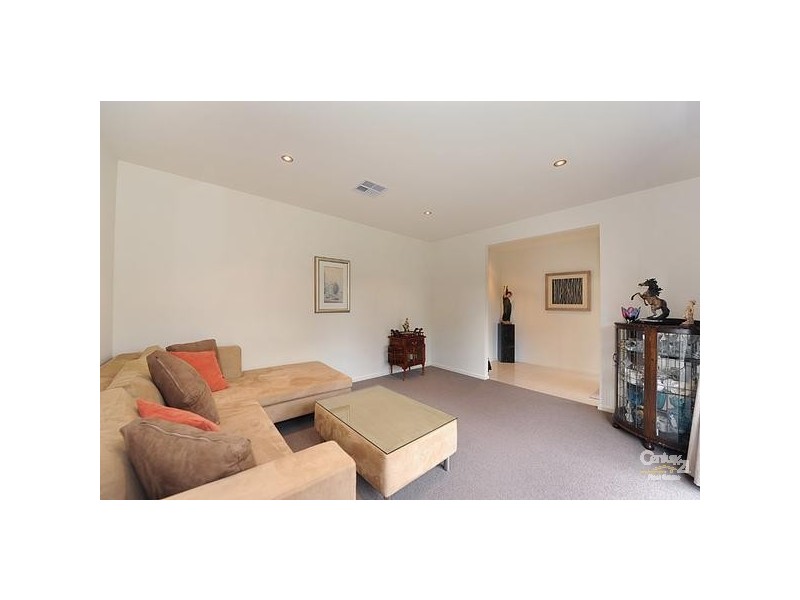 8 Moorgate Avenue, Mount Eliza VIC 3930