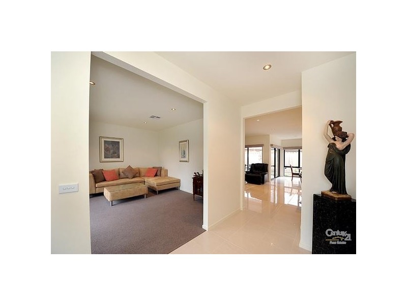 8 Moorgate Avenue, Mount Eliza VIC 3930