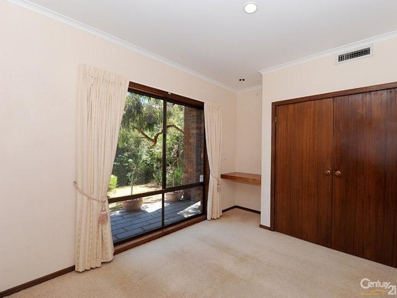 4 Matong Road, Mount Eliza VIC 3930