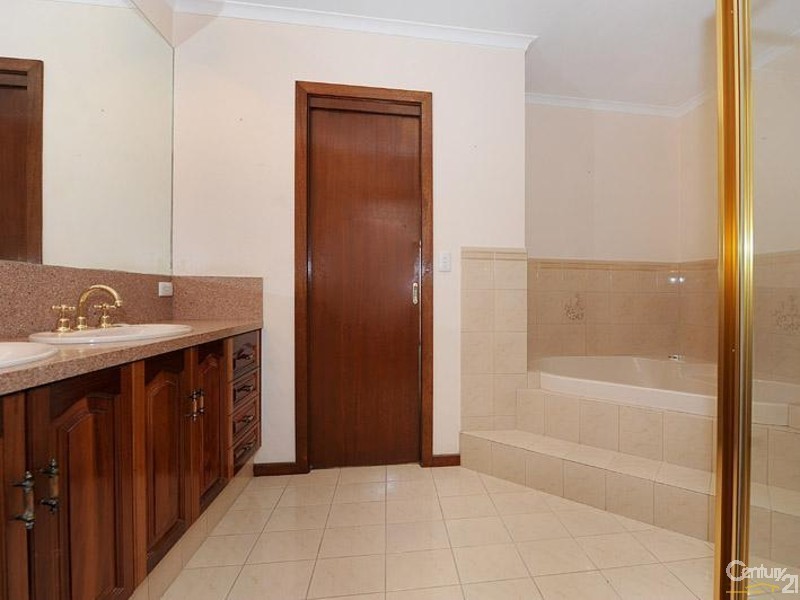 4 Matong Road, Mount Eliza VIC 3930