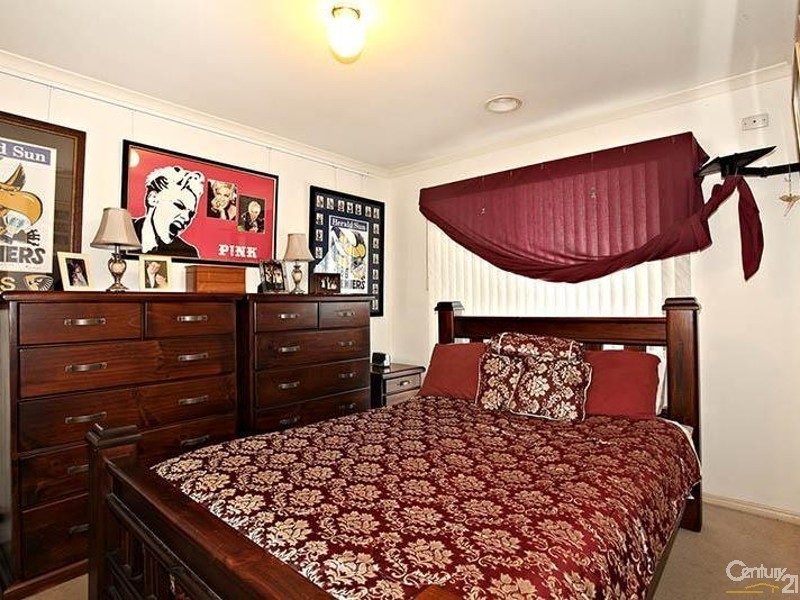 10 John Wedge Wynd, Skye VIC 3977