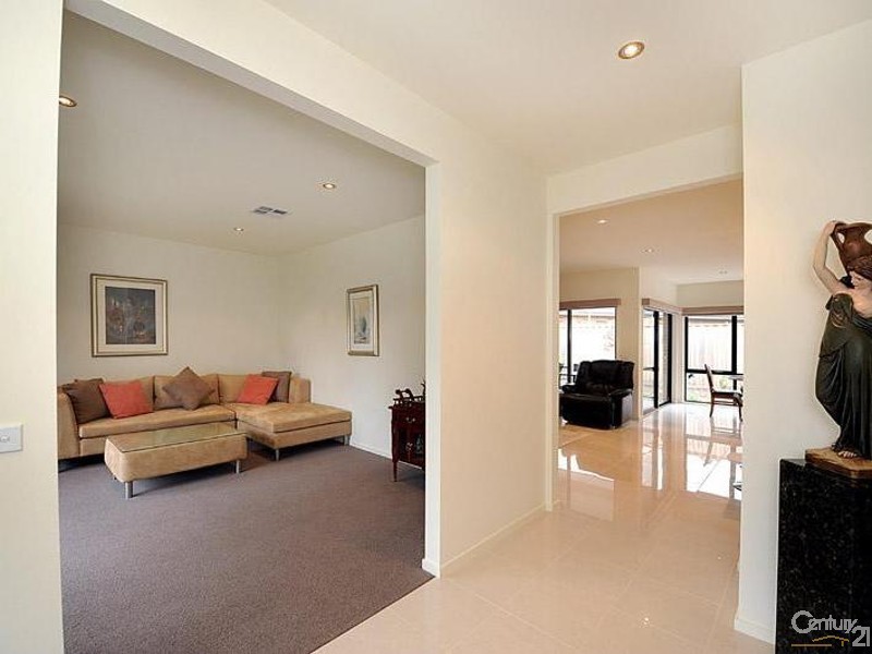 8 Moorgate Avenue, Mount Eliza VIC 3930