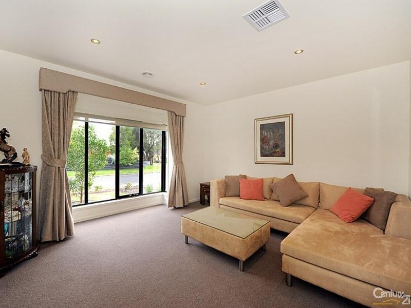 8 Moorgate Avenue, Mount Eliza VIC 3930