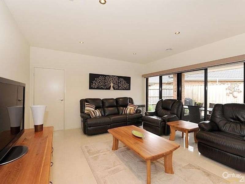 8 Moorgate Avenue, Mount Eliza VIC 3930