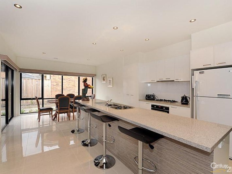 8 Moorgate Avenue, Mount Eliza VIC 3930