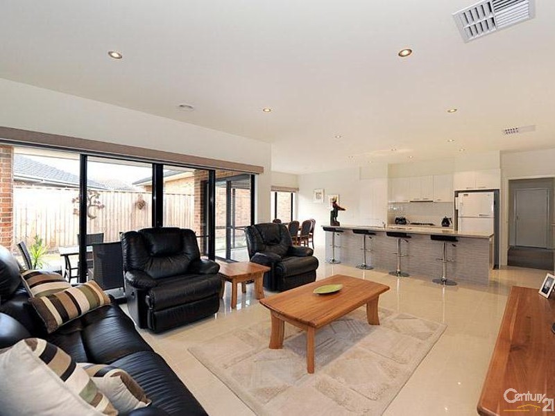 8 Moorgate Avenue, Mount Eliza VIC 3930