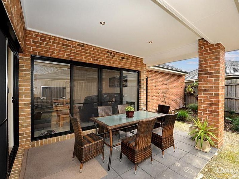 8 Moorgate Avenue, Mount Eliza VIC 3930