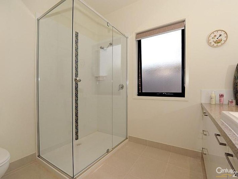 8 Moorgate Avenue, Mount Eliza VIC 3930