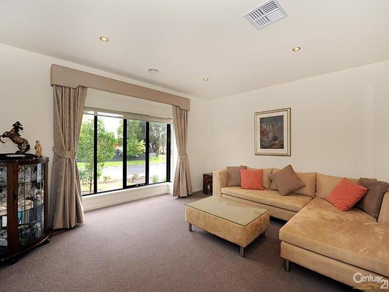 8 Moorgate Avenue, Mount Eliza VIC 3930