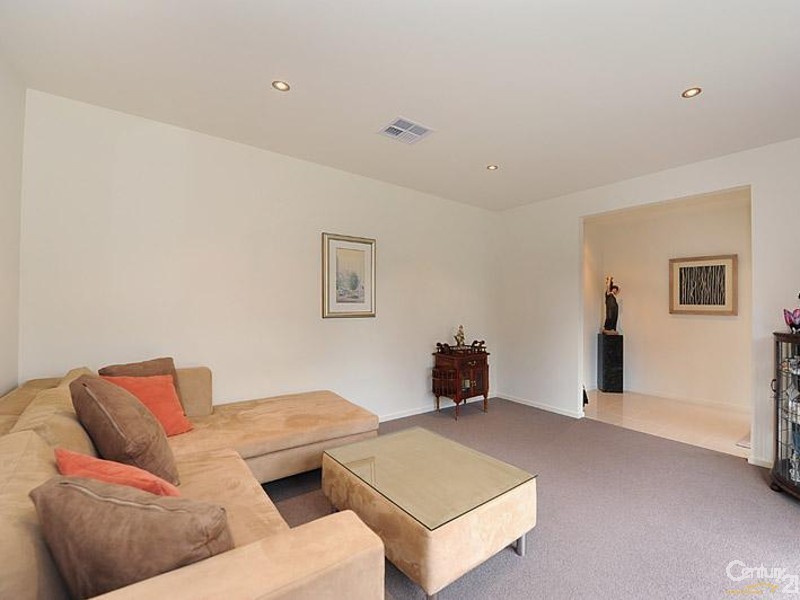 8 Moorgate Avenue, Mount Eliza VIC 3930