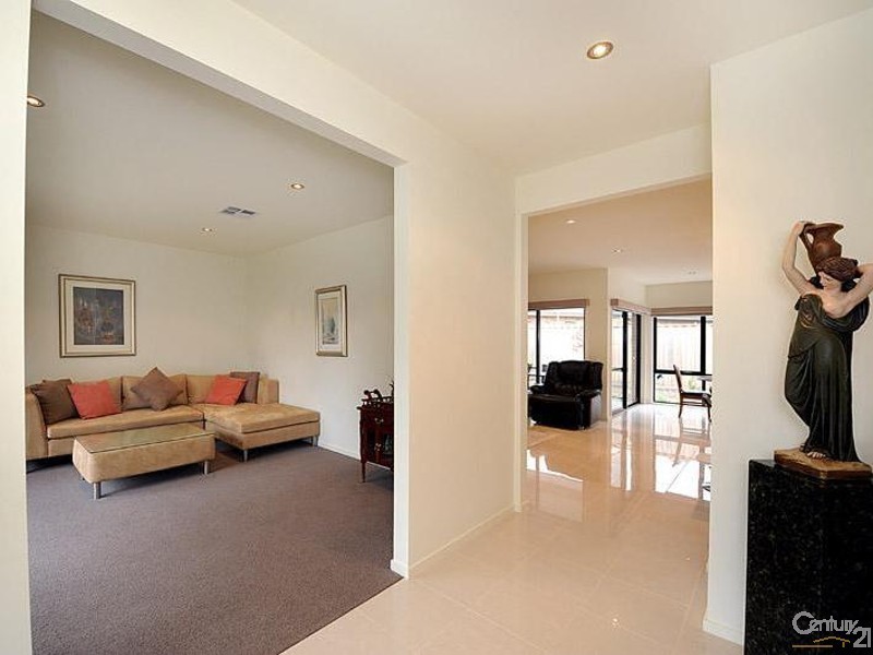 8 Moorgate Avenue, Mount Eliza VIC 3930