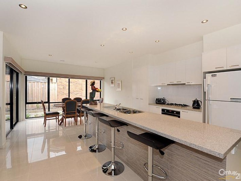 8 Moorgate Avenue, Mount Eliza VIC 3930