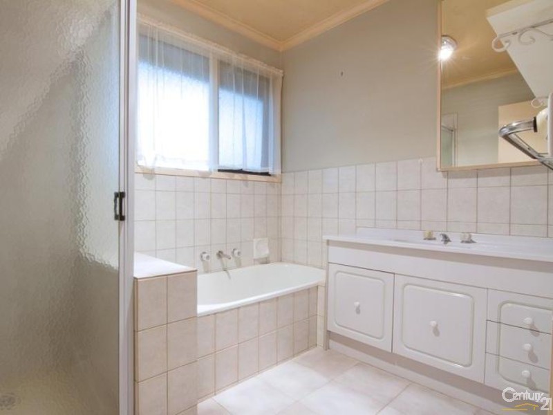 2 Owen Close, Frankston VIC 3199