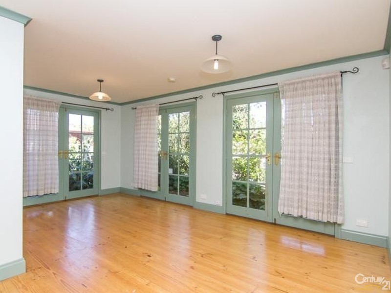 8 Logan Street, Frankston VIC 3199