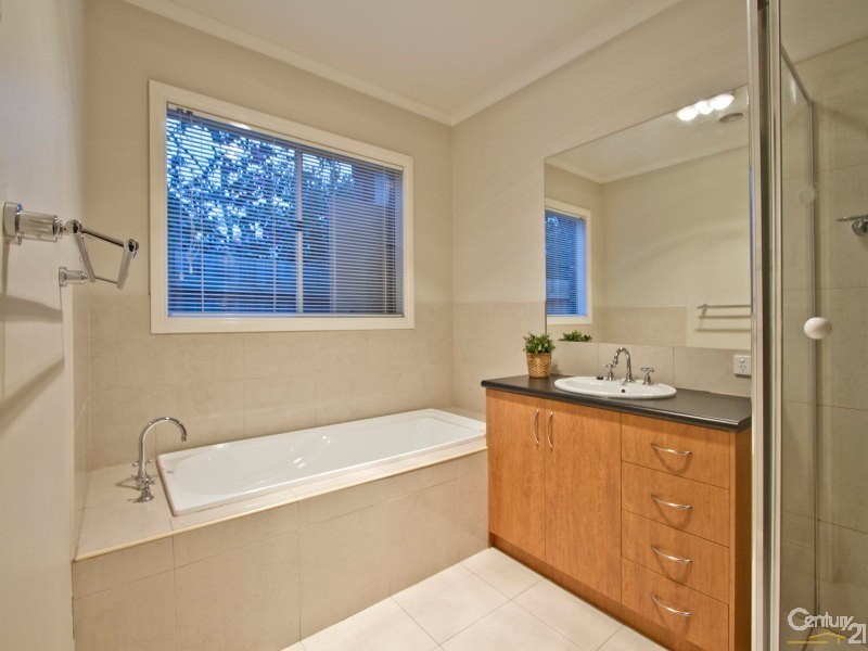 2/2 Lawrey Street, Frankston VIC 3199