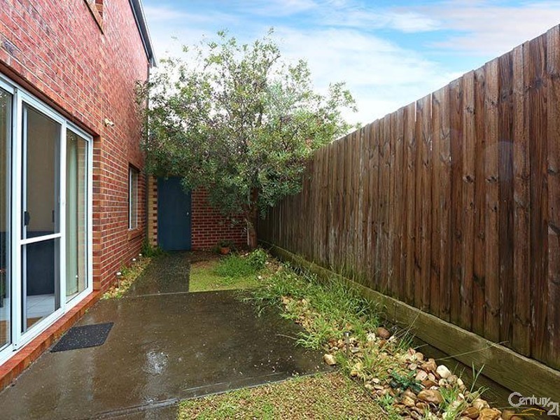 2/64 Lardner Road, Frankston VIC 3199