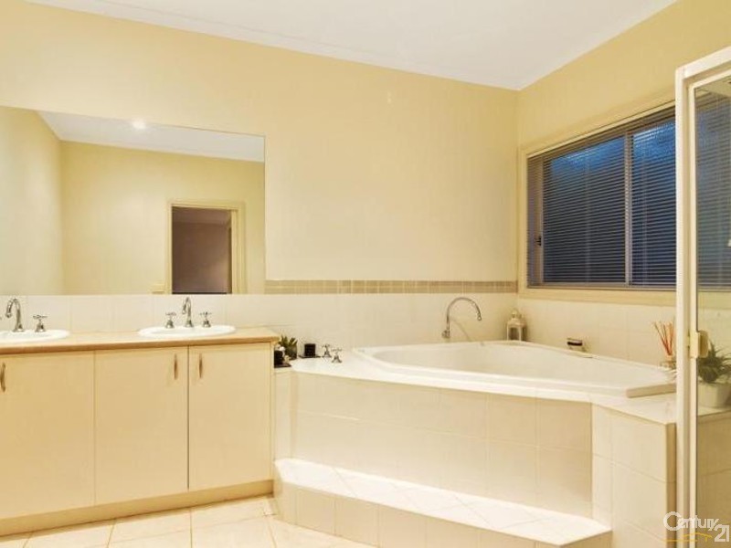 8/36 Pepperbush Crescent, Langwarrin VIC 3910