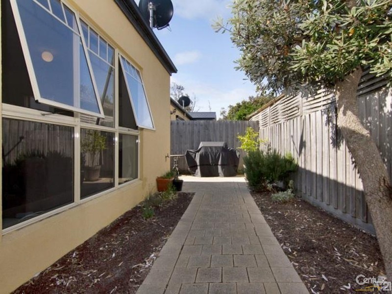 2/3 Seaford Road, Seaford VIC 3198