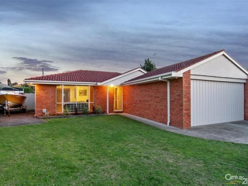 12 Julia Court, Cranbourne North VIC 3977