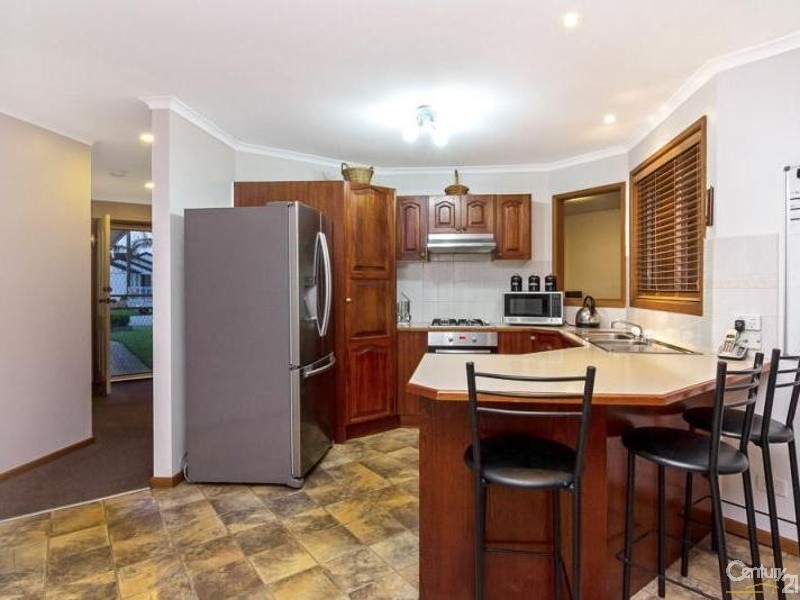 12 Julia Court, Cranbourne North VIC 3977