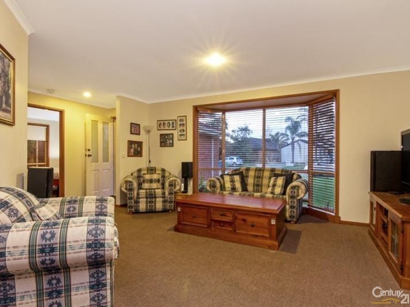 12 Julia Court, Cranbourne North VIC 3977