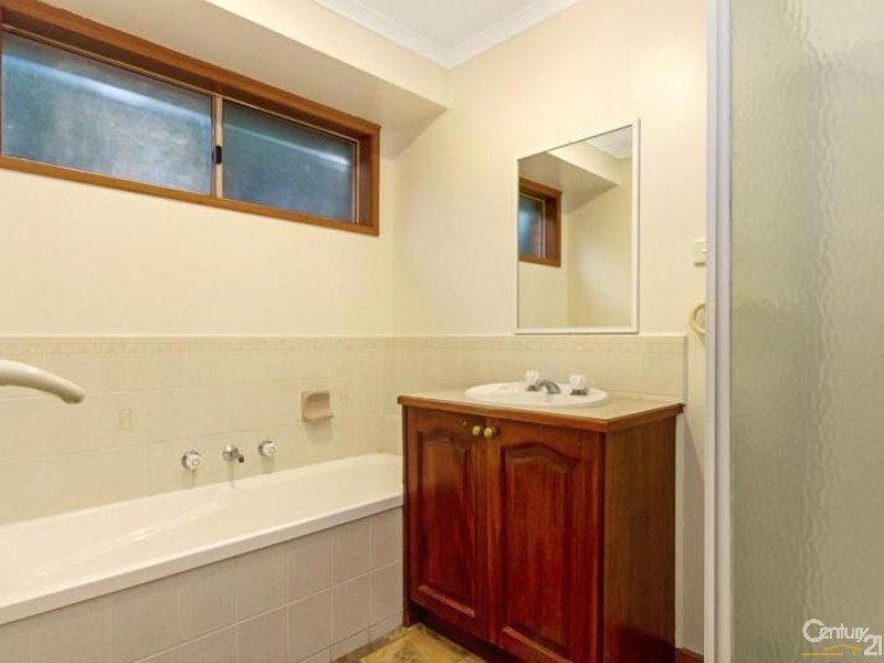 12 Julia Court, Cranbourne North VIC 3977