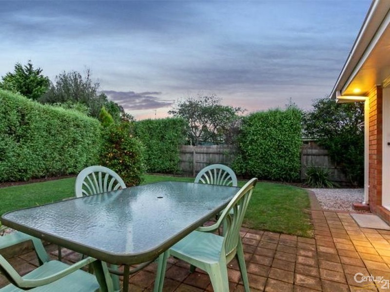 12 Julia Court, Cranbourne North VIC 3977