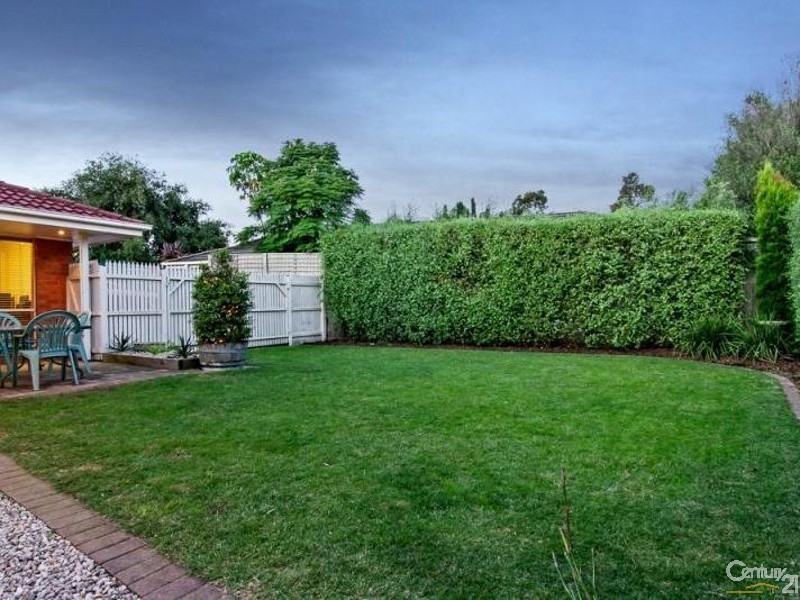 12 Julia Court, Cranbourne North VIC 3977