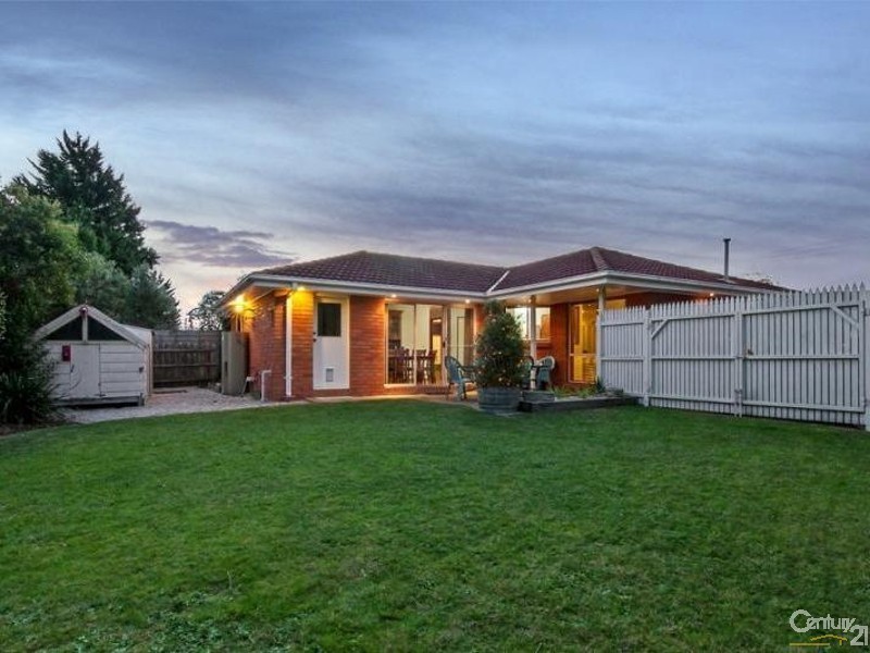 12 Julia Court, Cranbourne North VIC 3977