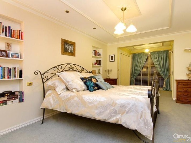 10 Impressa Close, Langwarrin VIC 3910