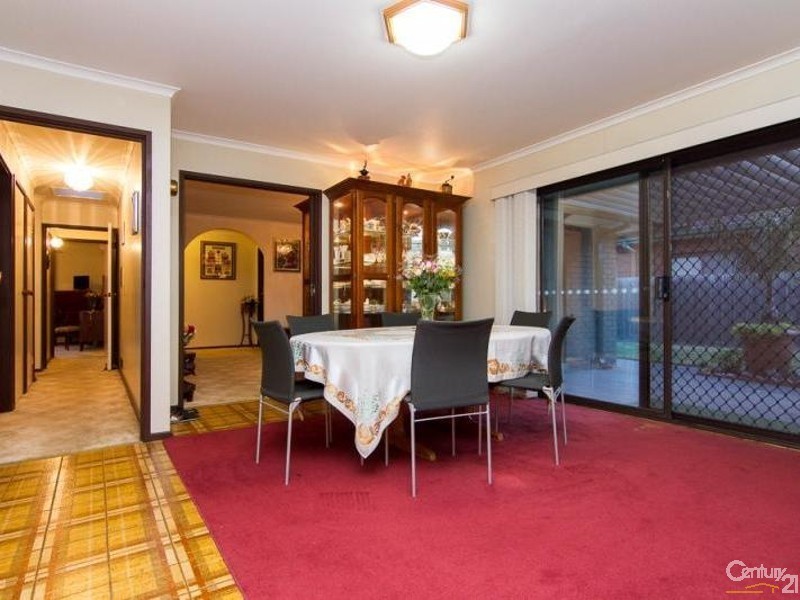 17 Lucas Crescent, Seaford VIC 3198