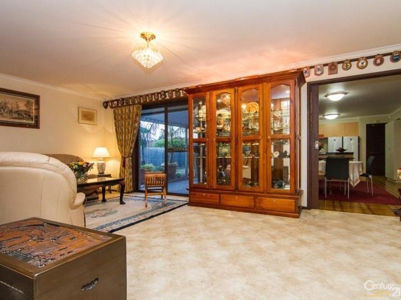 17 Lucas Crescent, Seaford VIC 3198