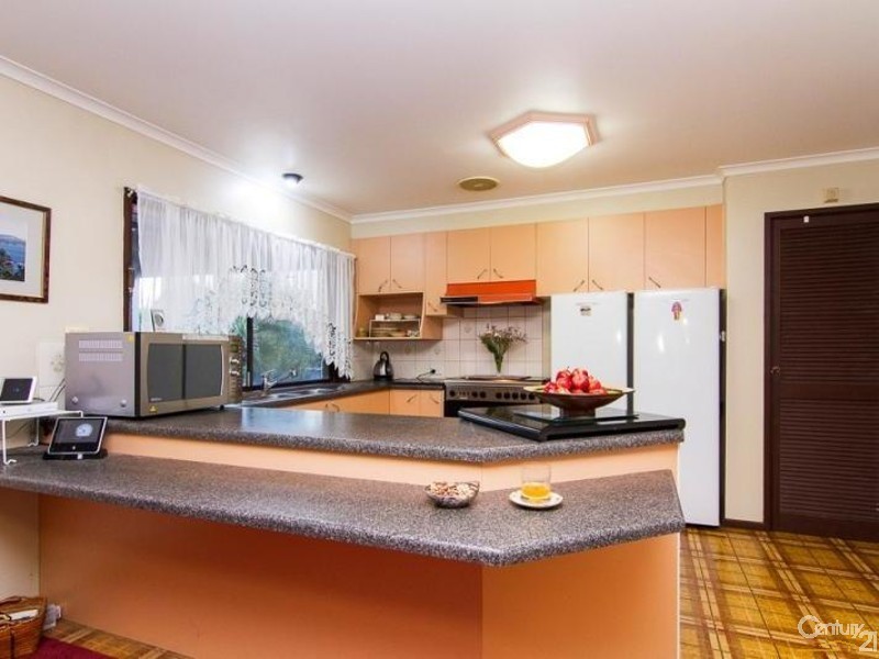 17 Lucas Crescent, Seaford VIC 3198