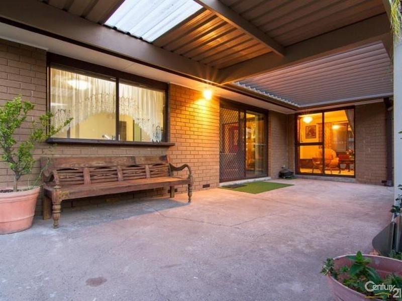 17 Lucas Crescent, Seaford VIC 3198